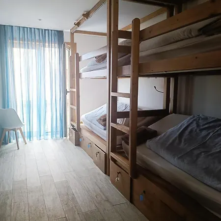 Albergue Cachinnans & *